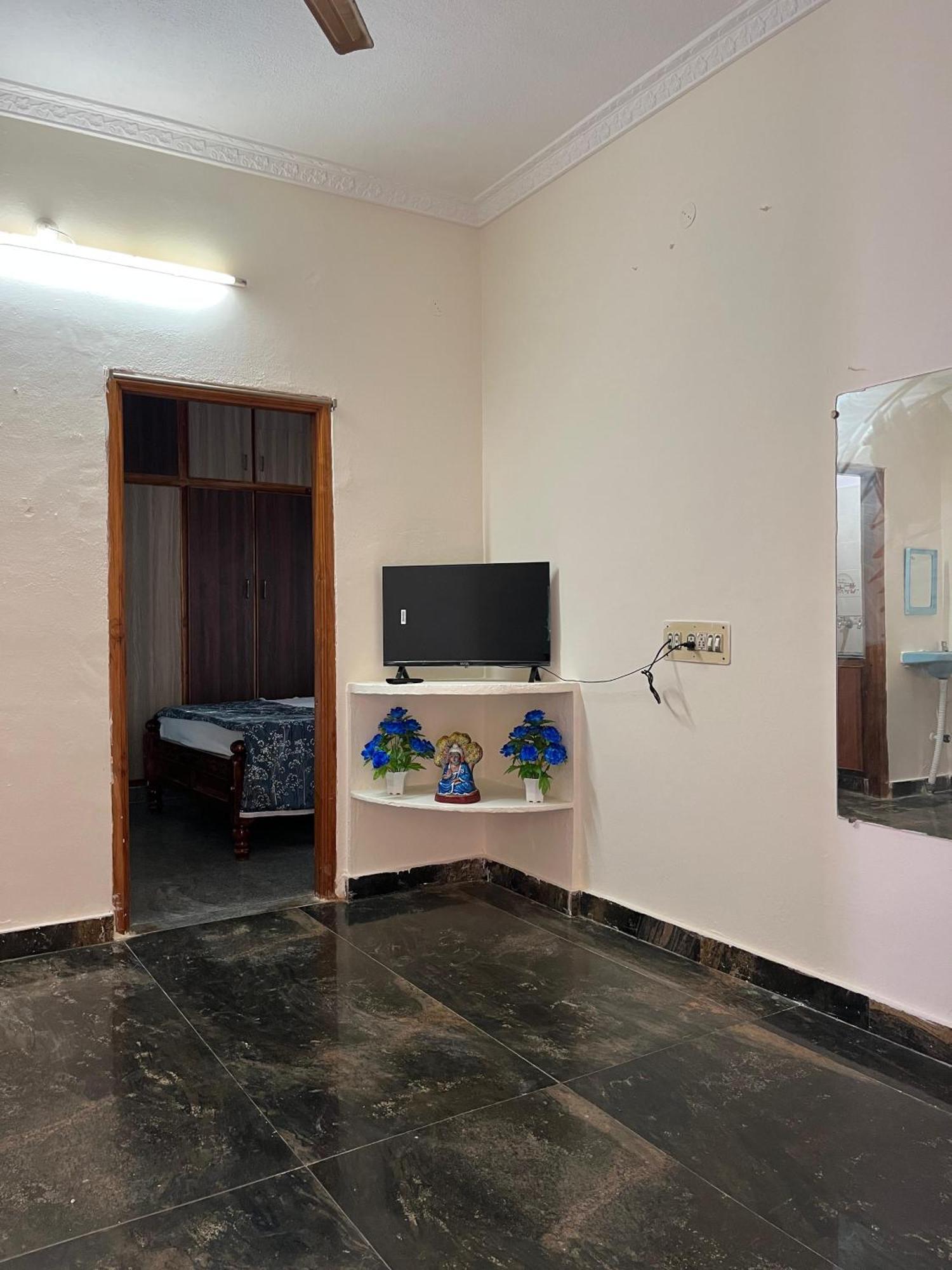 Homestay Annamaiah - 5 Minutes Walkable To Sri Padmavathi Ammavari Temple - 10 Mins Drive From Railway Station And Bus Station - Especially For Small Families And Group Of Peoples
